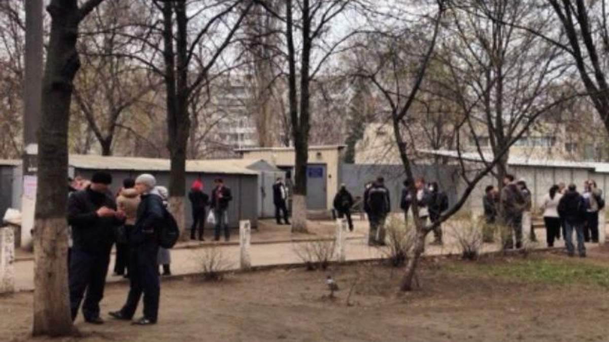 Харківські антимайданівці блокують базу колишнього "Беркута" (Фото) 