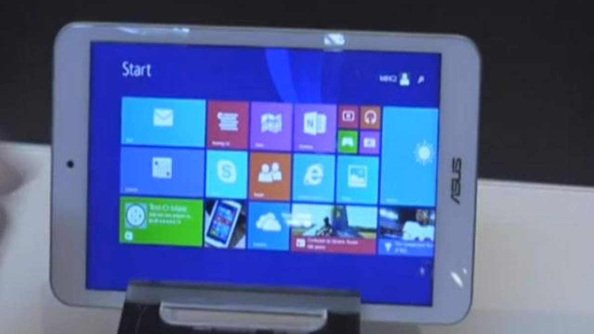 Asus анонсувала новий планшет – VivoTab 8, Sony представила SmartWatch і фітнес-браслет