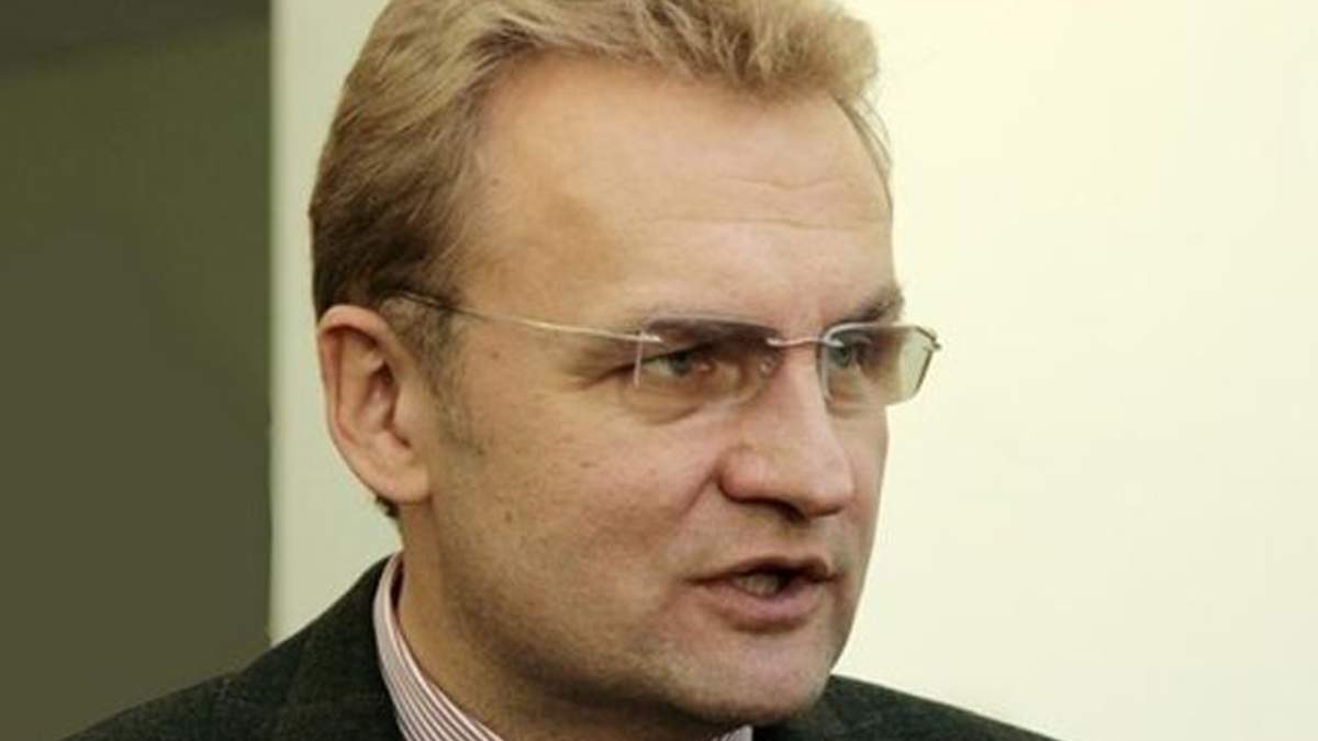 "Донбас" і "Самопоміч" захищають державу, часто всупереч їй, — Садовий