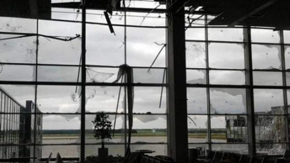 Українські військові утримують аеропорт Донецька, здавати не збираються, — РНБО