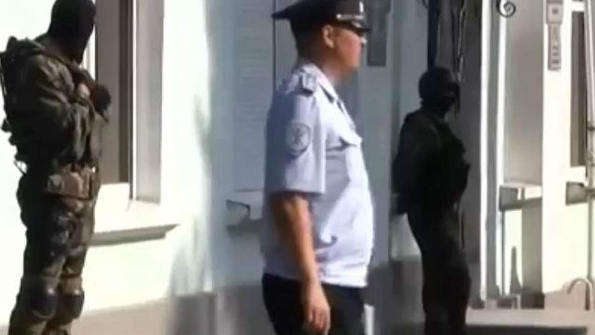 У Криму продовжують обшук членів Меджлісу та самої установи