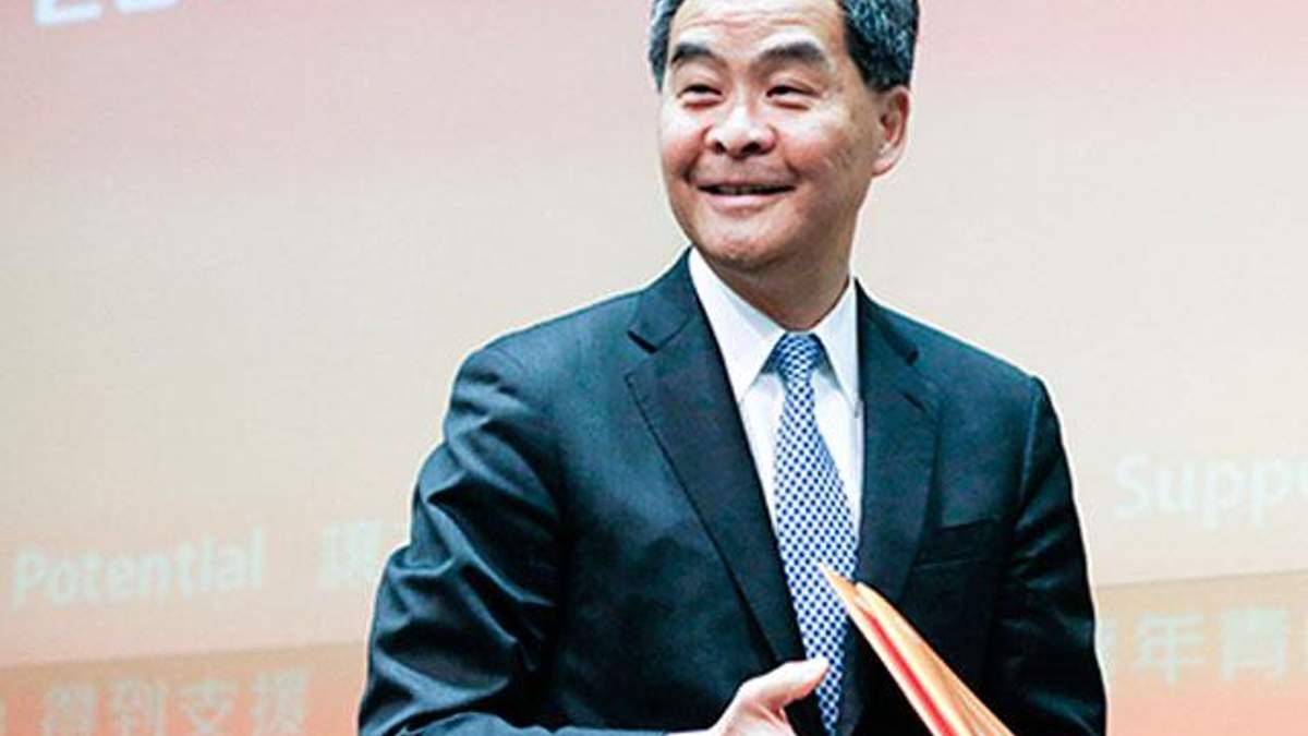 Глава Гонконгу відмовився йти у відставку, але погодився на переговори