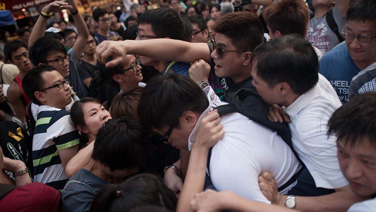 Демонстранти в Гонконгу погрожують зірвати переговори після серії нападів