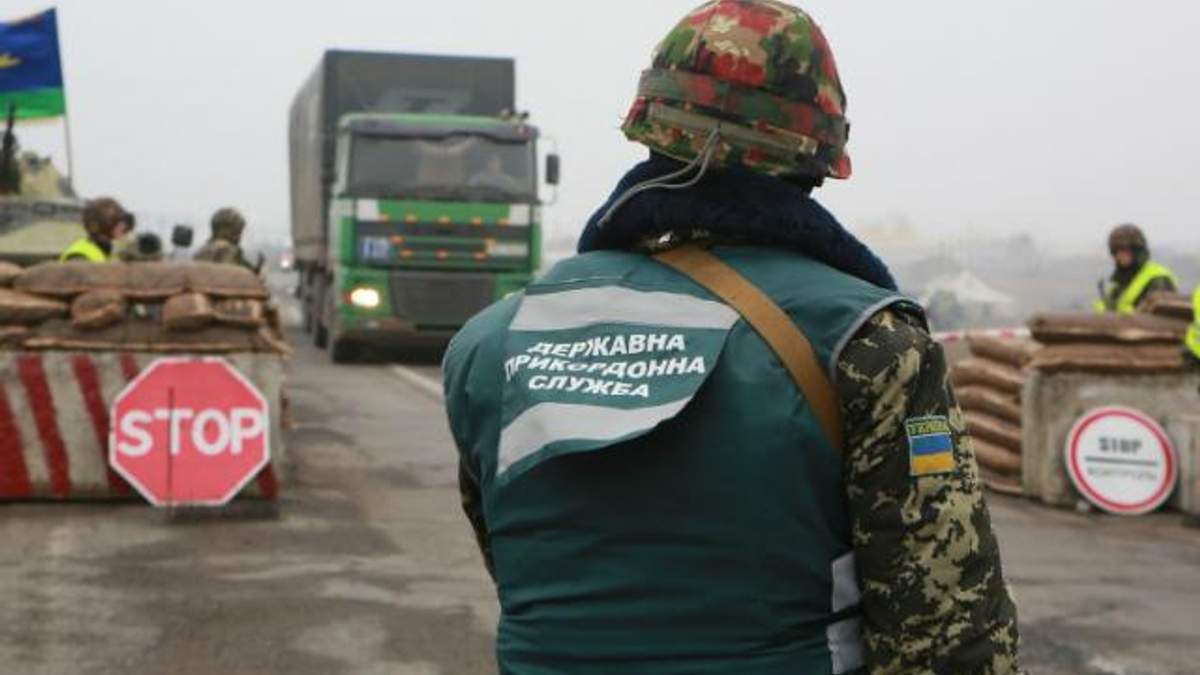 Російські війська переміщують важку техніку в Криму, — ДПСУ Російські війська переміщують важку техніку в Криму, — ДПСУ