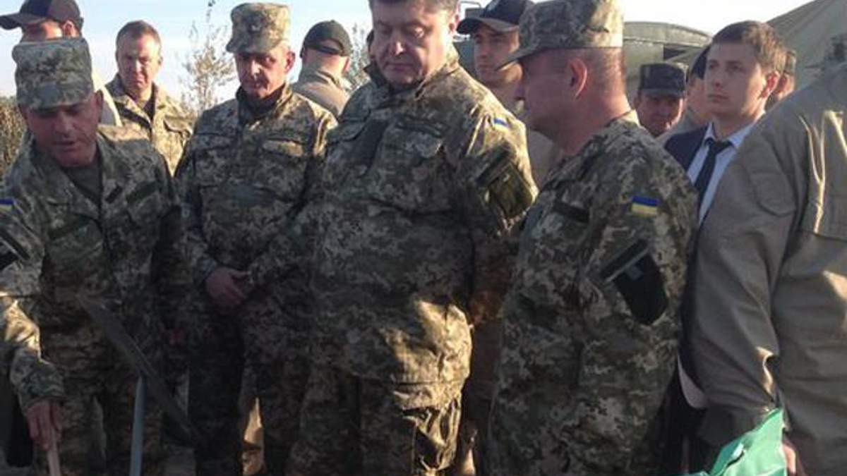 Фортифікаційні споруди 1-ої і 2-ої лінії на східному кордоні готові на 80%, — Порошенко