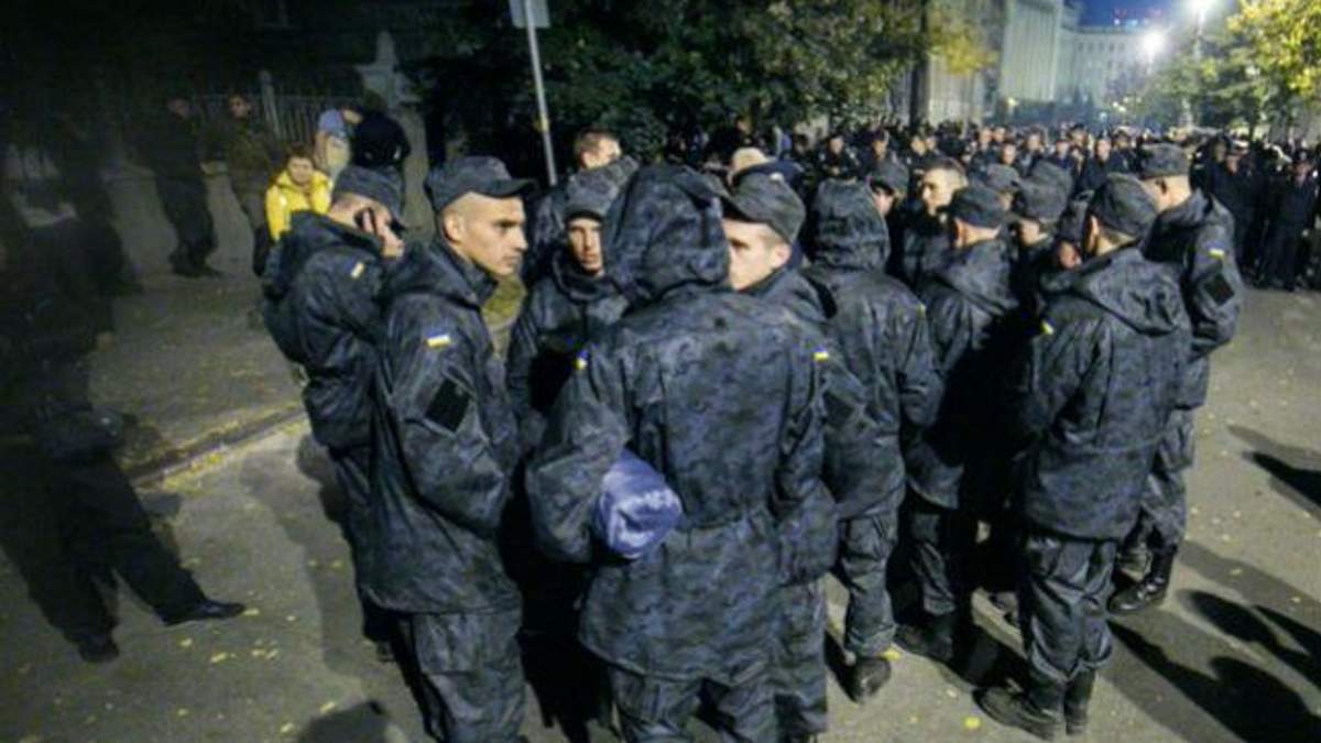 Протест на Банковій закінчився: бійці розійшлися по частинах