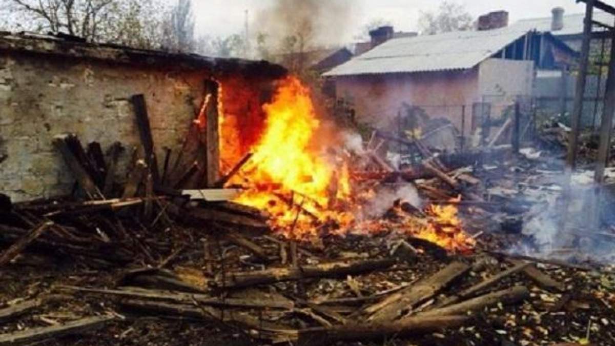 Донецьк обстріляли "Градами", загинули 2 цивільні людини (Фото 18+)