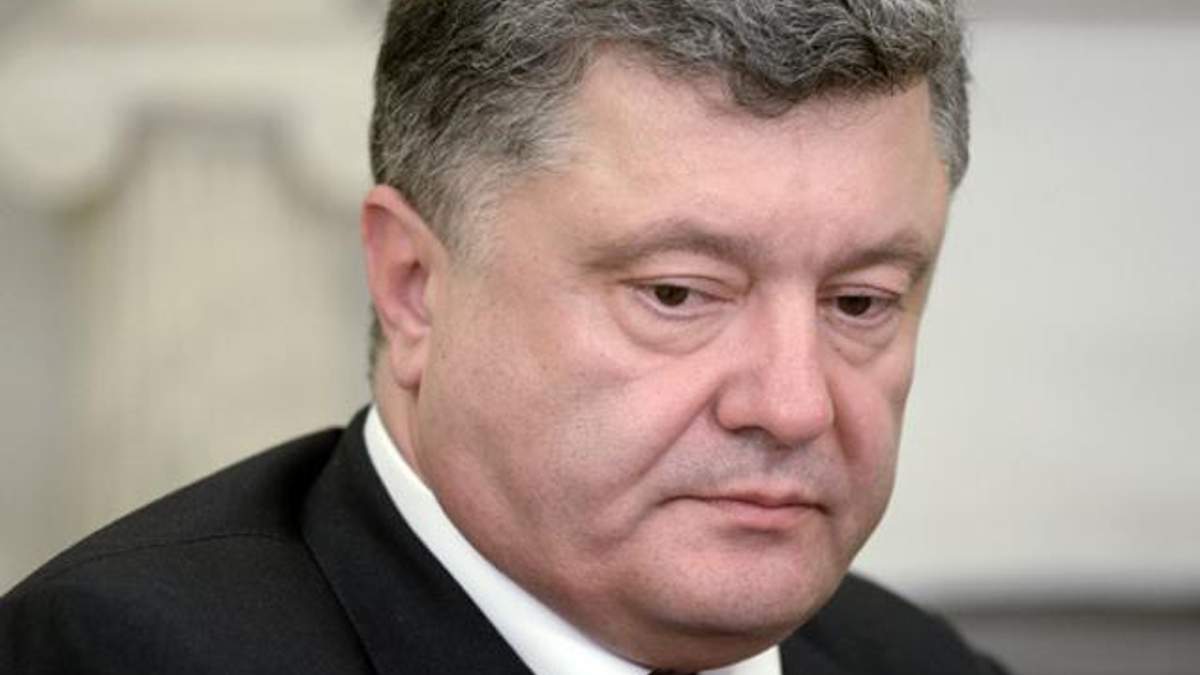 Порошенко звільнив послів України у Латвії, Молдові та Канаді