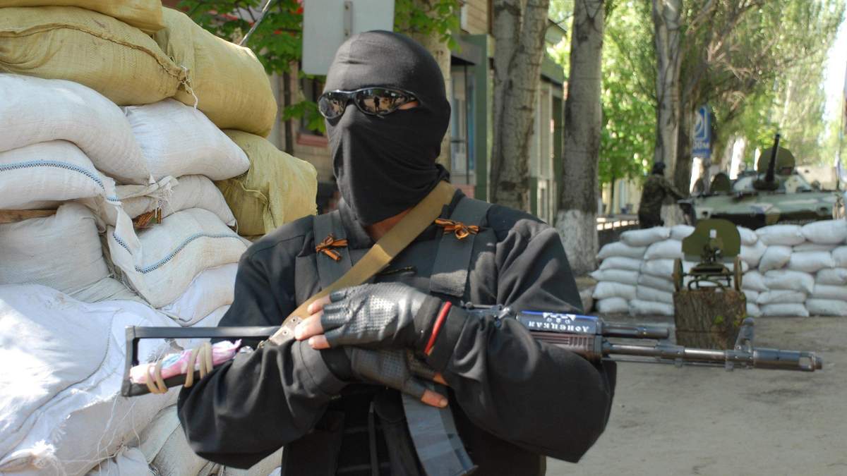 У Донецьк прибувають російські підрозділи, замасковані під "ополченців"