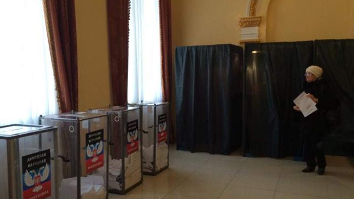 На "виборах" бойовики відсортовують людей: частину відправлять воювати, інші ритимуть траншеї