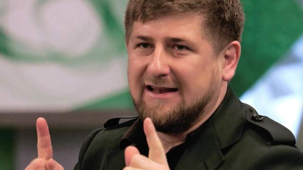 Кадиров проситиме Путіна відпустити його на Донбас воювати з "шайтанами" (Відео) Кадиров проситиме Путіна відпустити його на Донбас воювати з "шайтанами" (Відео)