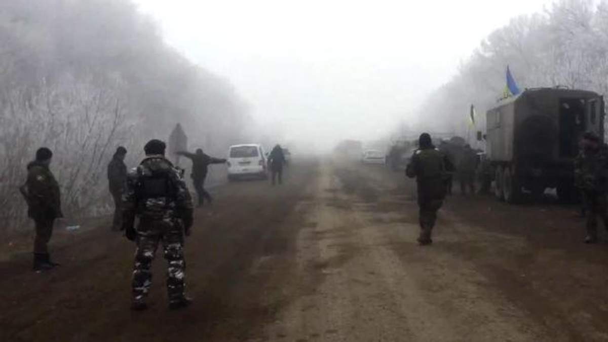 Фізкульт-привіт з-під Дебальцевого. У найгарячішій точці наші герої грають у футбол Фізкульт-привіт з-під Дебальцевого. У найгарячішій точці наші герої грають у футбол