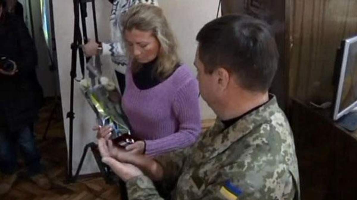В Запорожье вручили государственную награду матери погибшего бойца