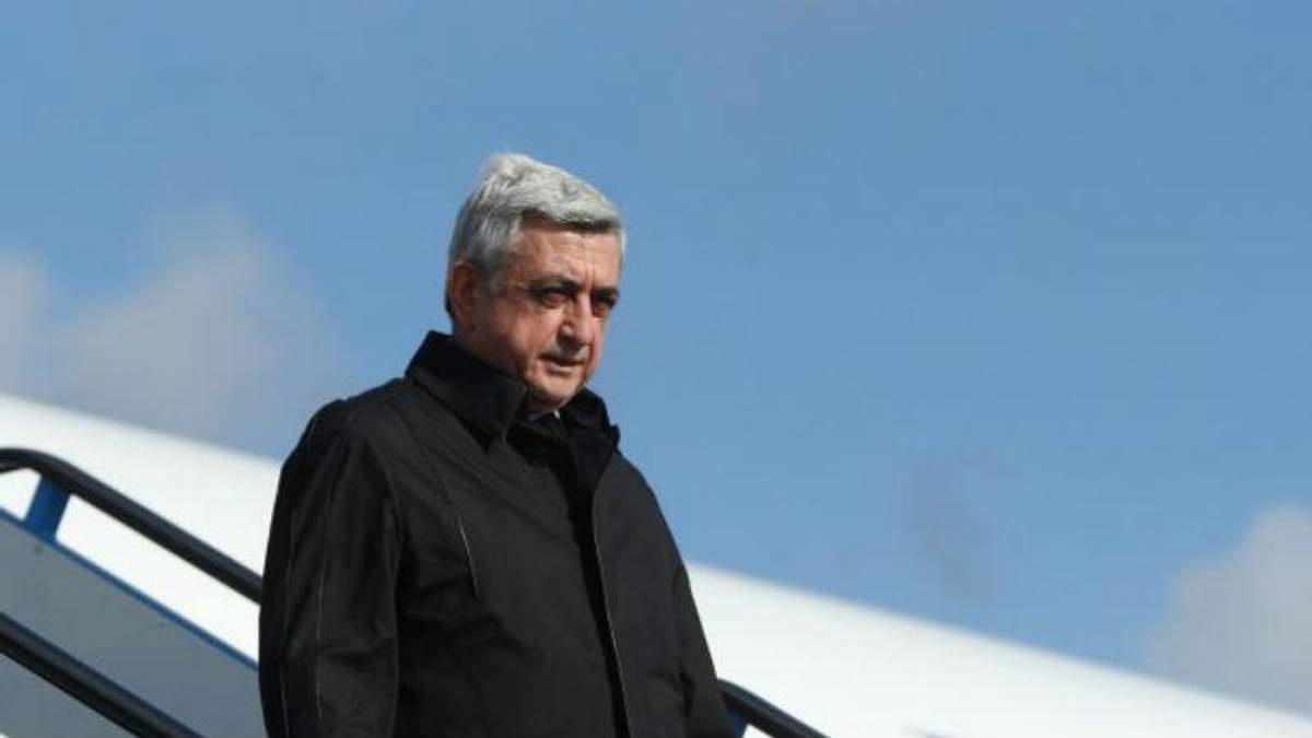Президент Армении покидает Ереван