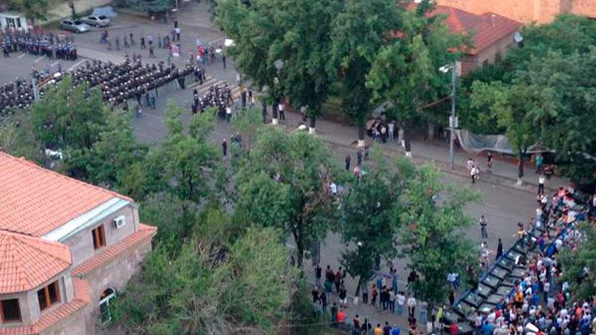 Армянская полиция готовится разгонять "Майдан": прямая трансляция