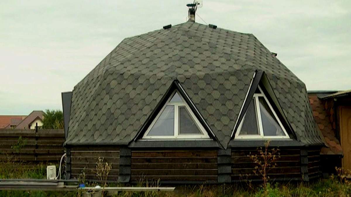 Українець збудував унікальну домівку-купол