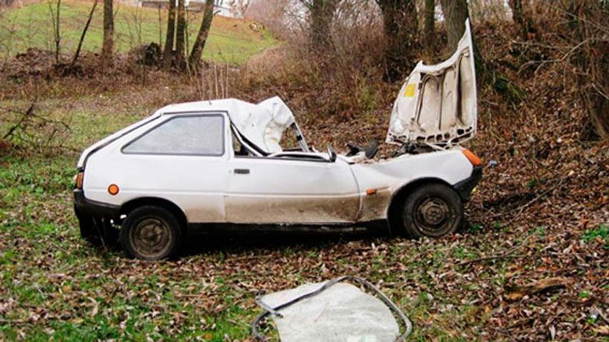 Смертельна ДТП: машину з шістьма людьми зім’яло вдвоє Смертельна ДТП: машину з шістьма людьми зім’яло вдвоє