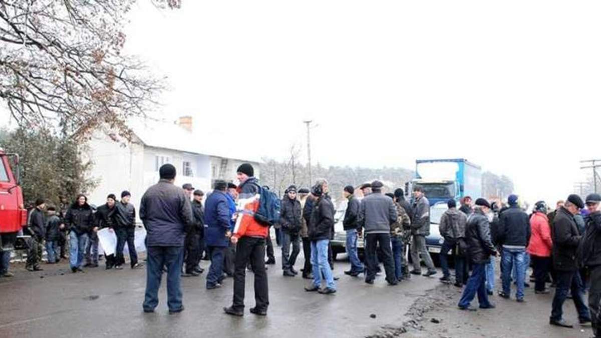 Автомайдан на годину перекрив дорогу міжнародного значення Автомайдан на годину перекрив дорогу міжнародного значення