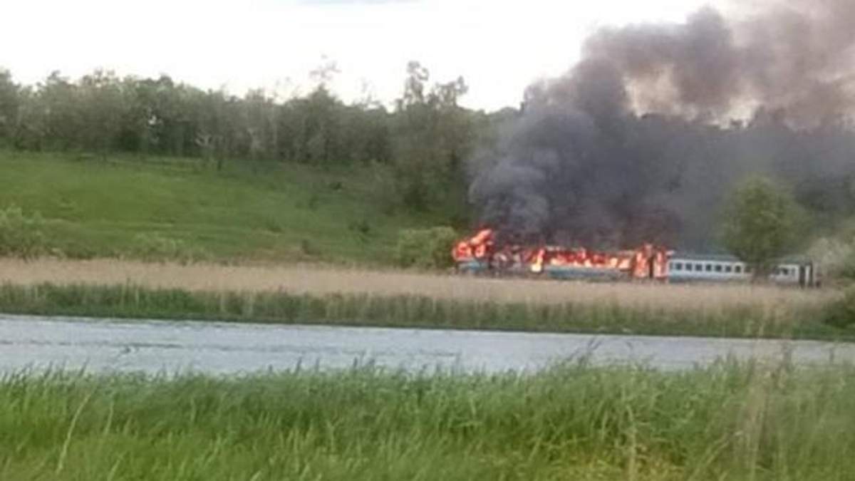 На Вінниччині потяг з сотнею пасажирів спалахнув під час руху