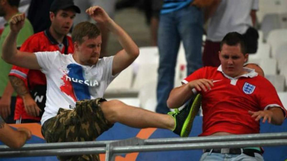 Молодцы! Так держать, — вице-спикер Думы похвалил российских фанатов за кровавые драки на Евро