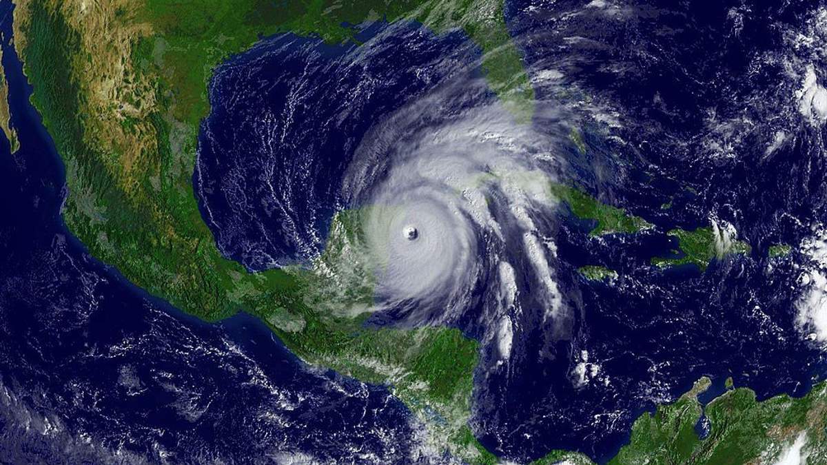 На США та Кариби насувається сильний ураган