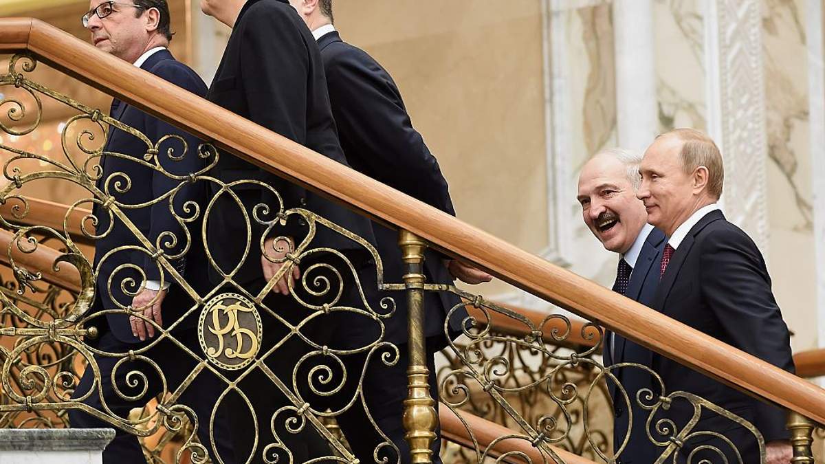 Меркель хоче зібрати Путіна та Порошенка за вечерею