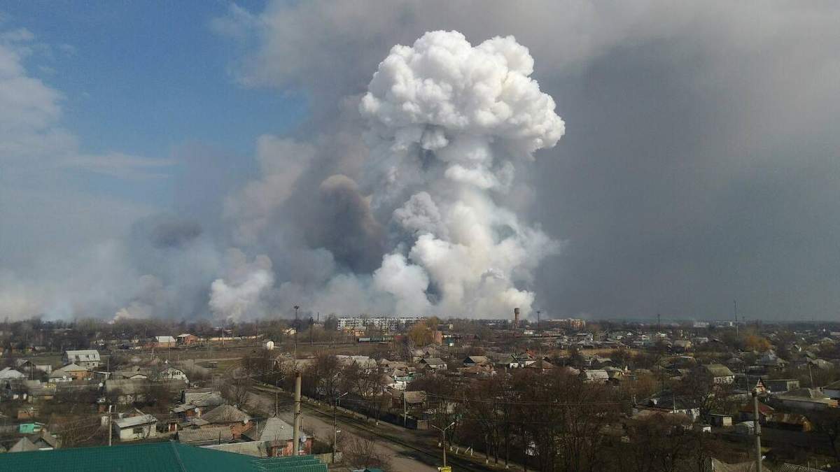 Пожар на складах возле Балаклеи расширился, – Минобороны
