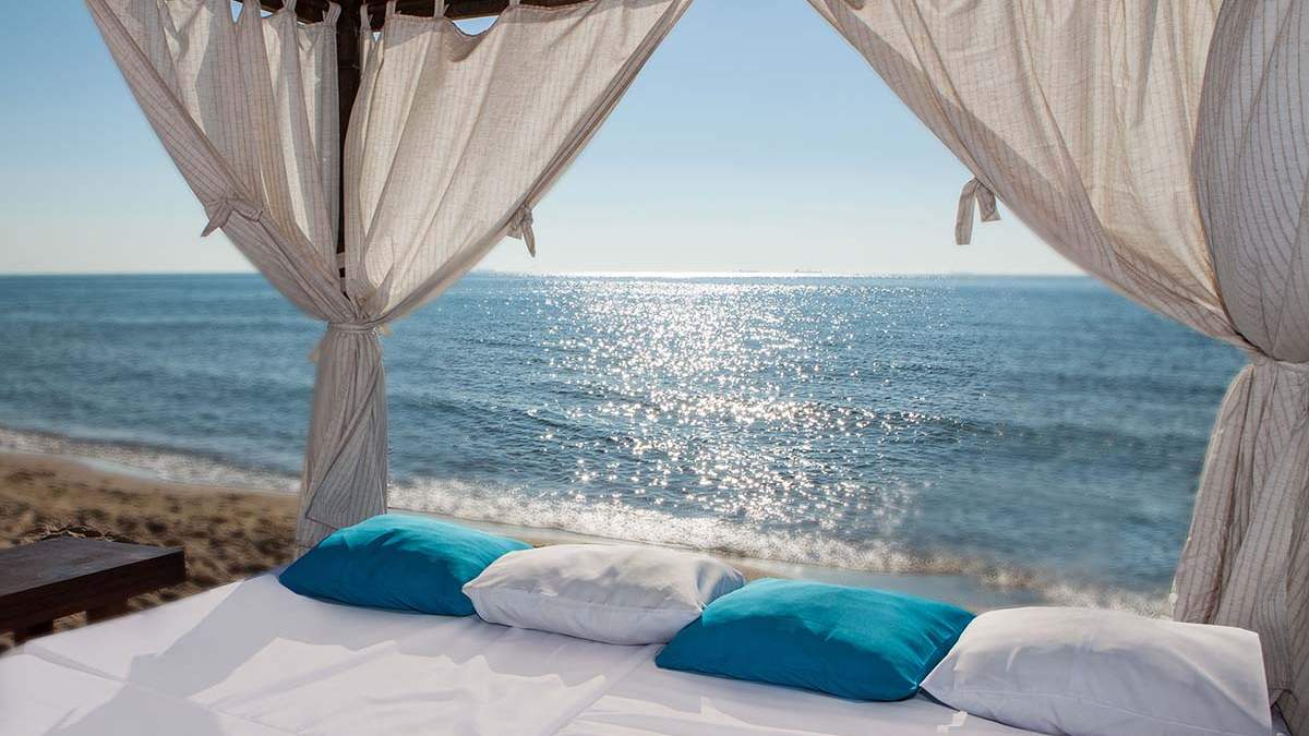 Пляжі Одеси 2021 з басейнами: найкращі місця – ціни та умови