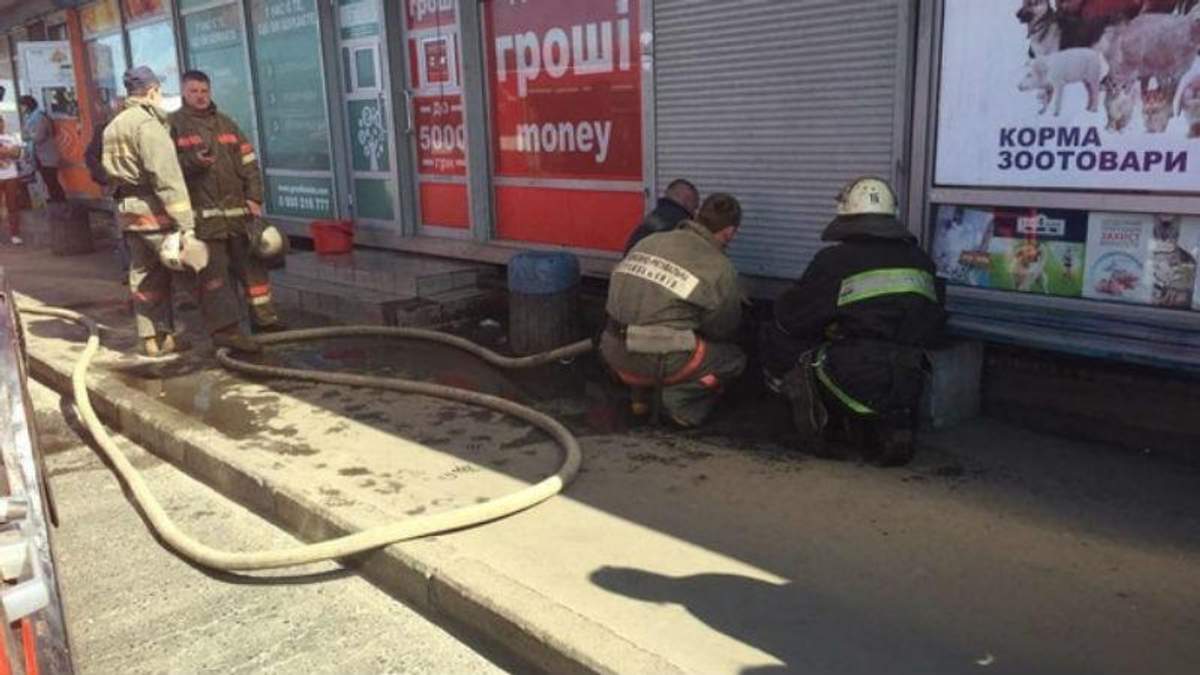 У Києві загорівся торговий кіоск