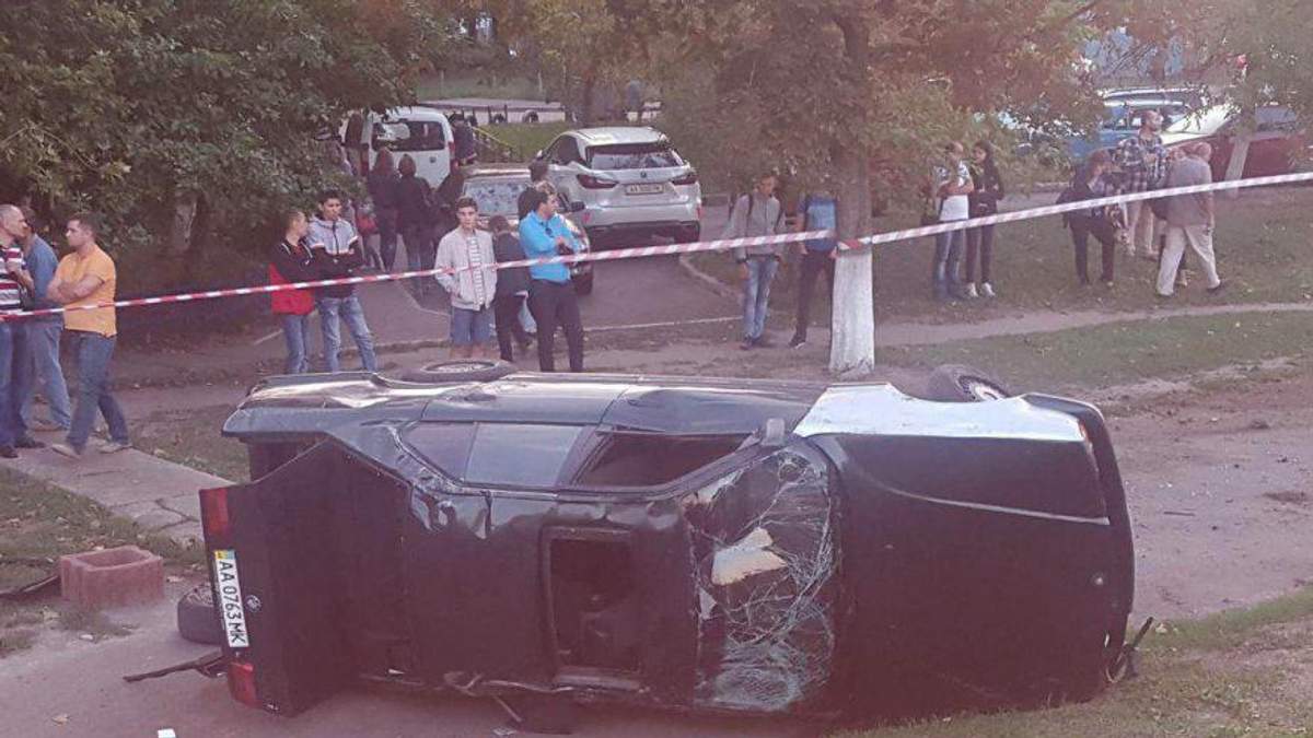 Трахнули через окно машины Трахнули через окно машины