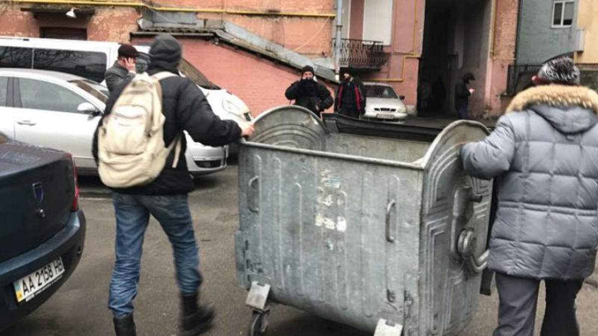 Обшуки у Саакашвілі: активісти зводять барикади, почались сутички з поліцією: фото, відео