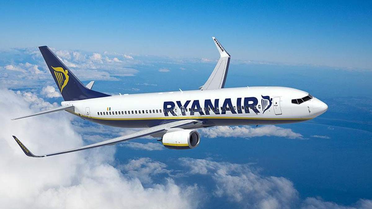 Коли Ryanair літатиме в Україну: Омелян назвав дату
