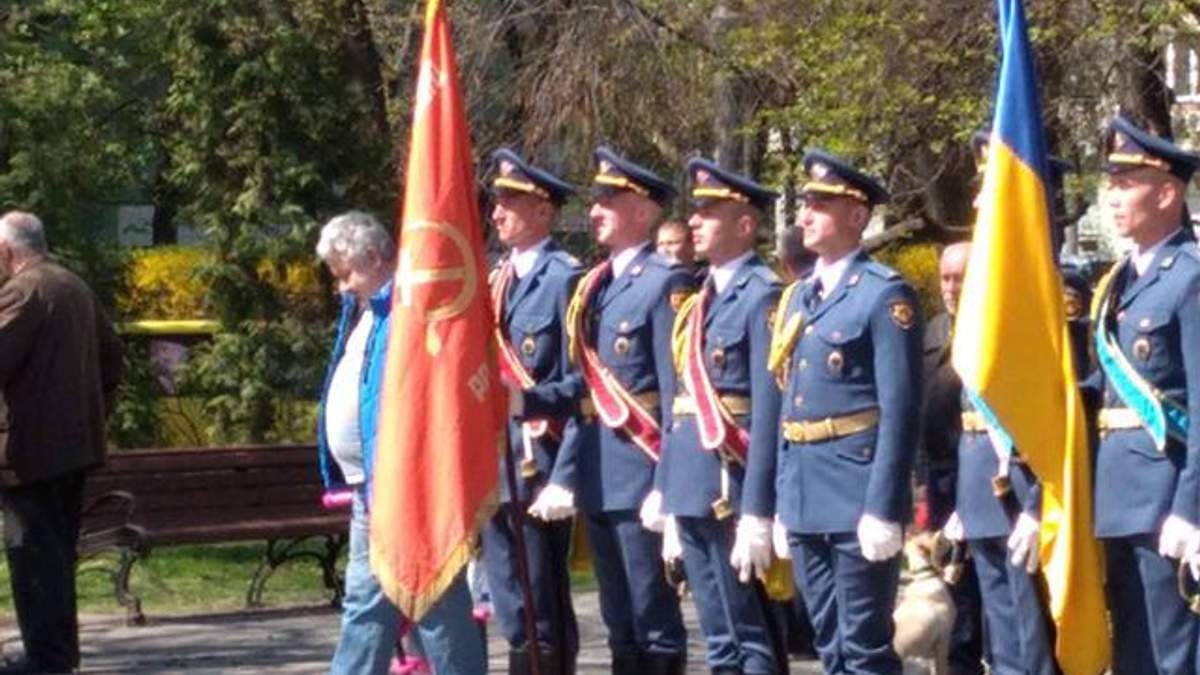 Военная фотография с флагом