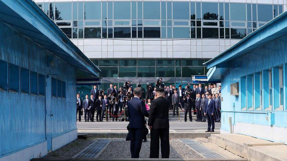 Лідери двох Корей провели історичну зустріч: перші фото