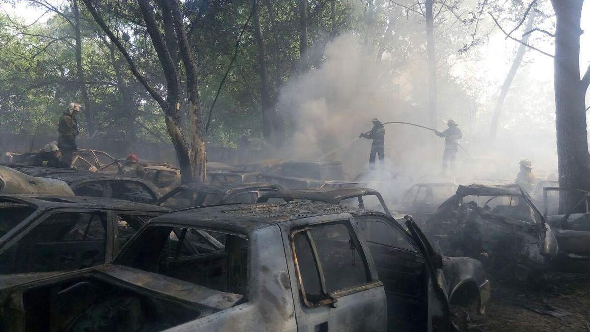 В Киеве на стоянке сгорело 54 автомобиля