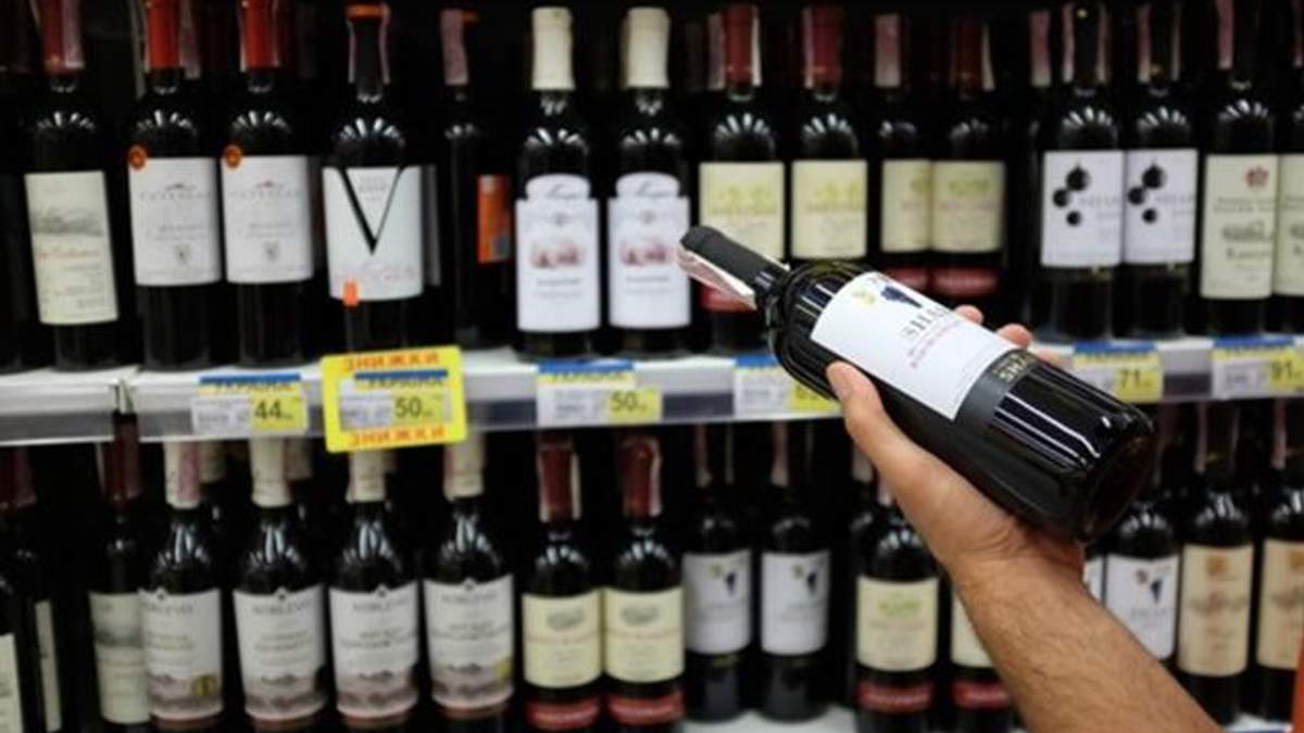 Ціни на алкоголь в Україні знову можуть зрости: що і на скільки подорожчає