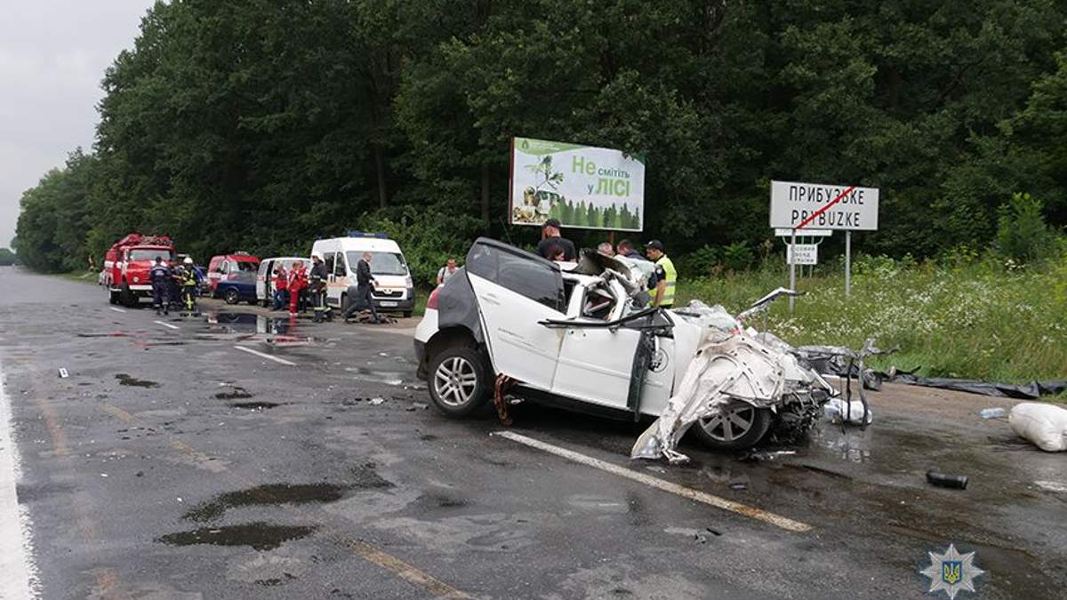 Жахлива ДТП на Хмельниччині: в аварії загинула сім'я