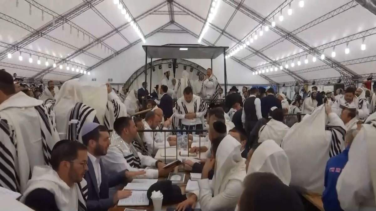 Отмечают Новый Год Видео