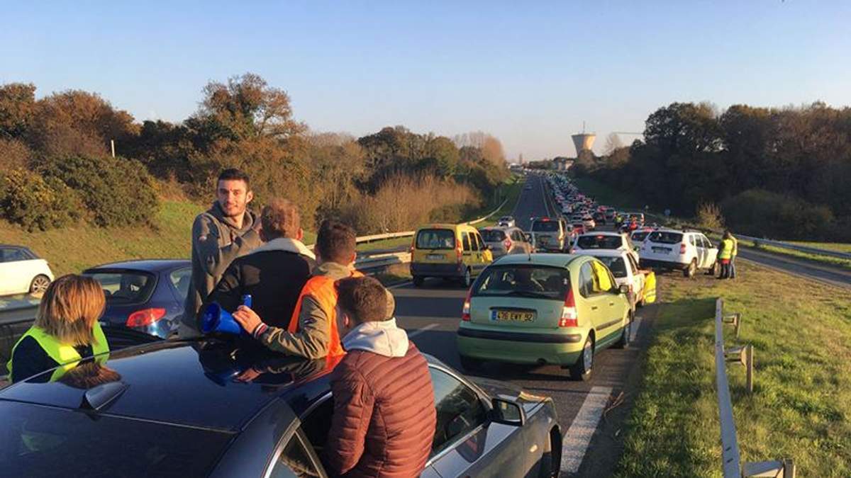 Протести у Франції: учасники акції блокують сховища з пальним