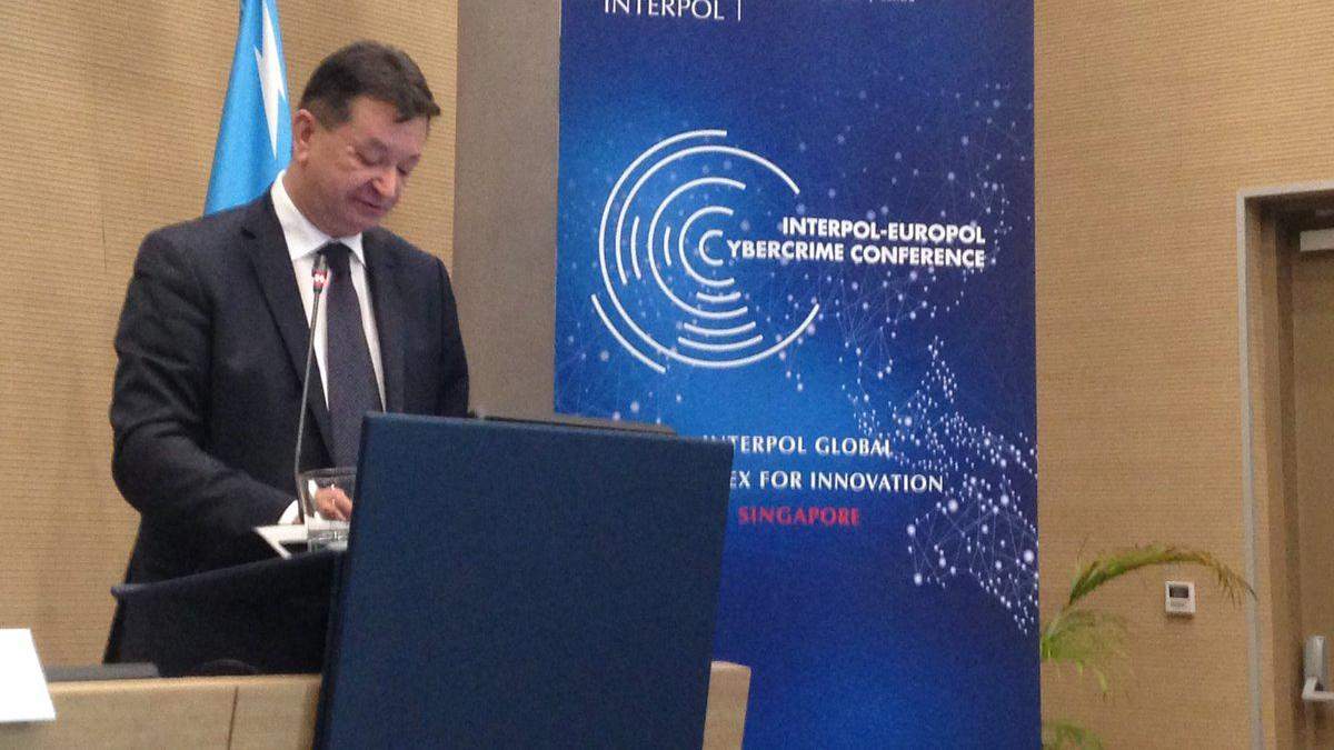 Інтерпол може очолити росіянин: його рідний брат представляє Україну в ОБСЄ Інтерпол може очолити росіянин: його рідний брат представляє Україну в ОБСЄ