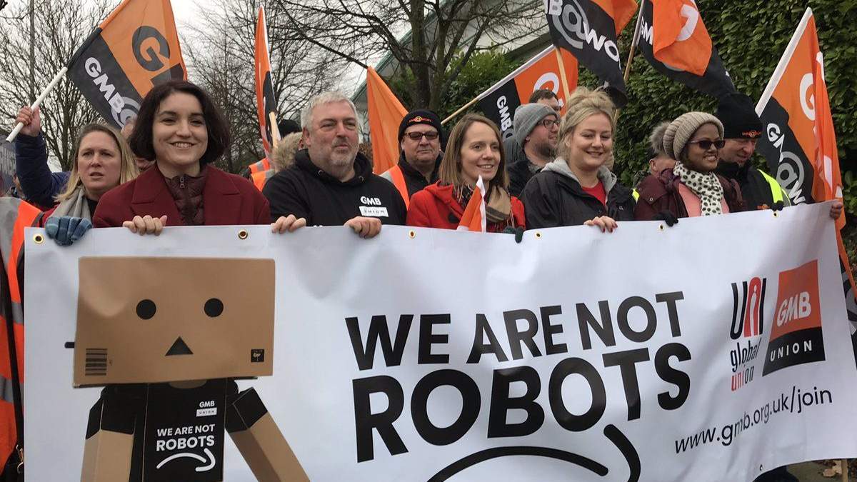 "Ми не роботи": понад тисячі працівників Amazon по всьому світу вийшли на страйк 