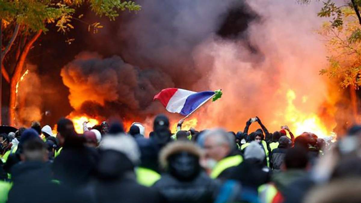 Протести у Франції: уряд оголосить доленосне рішення Протести у Франції: уряд оголосить доленосне рішення