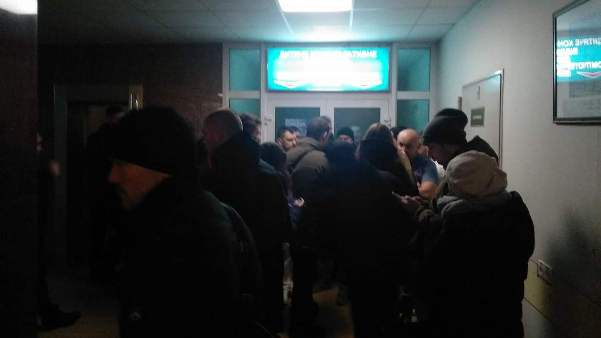 В Інституті серця у Києві стались сутички, затримали праворадикалів: фото, відео