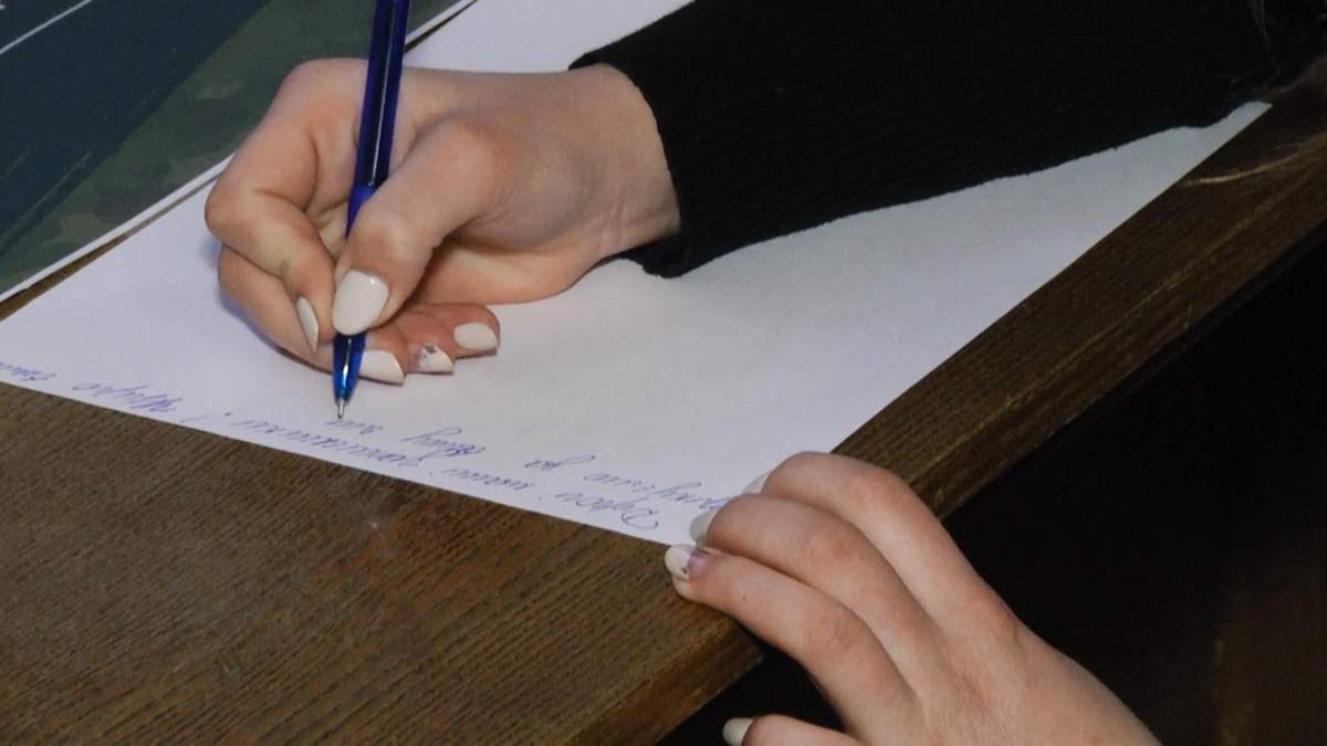 На підтримку захоплених моряків понад півтисячі листів у Росію відправили студенти з Харкова На підтримку захоплених моряків понад півтисячі листів у Росію відправили студенти з Харкова