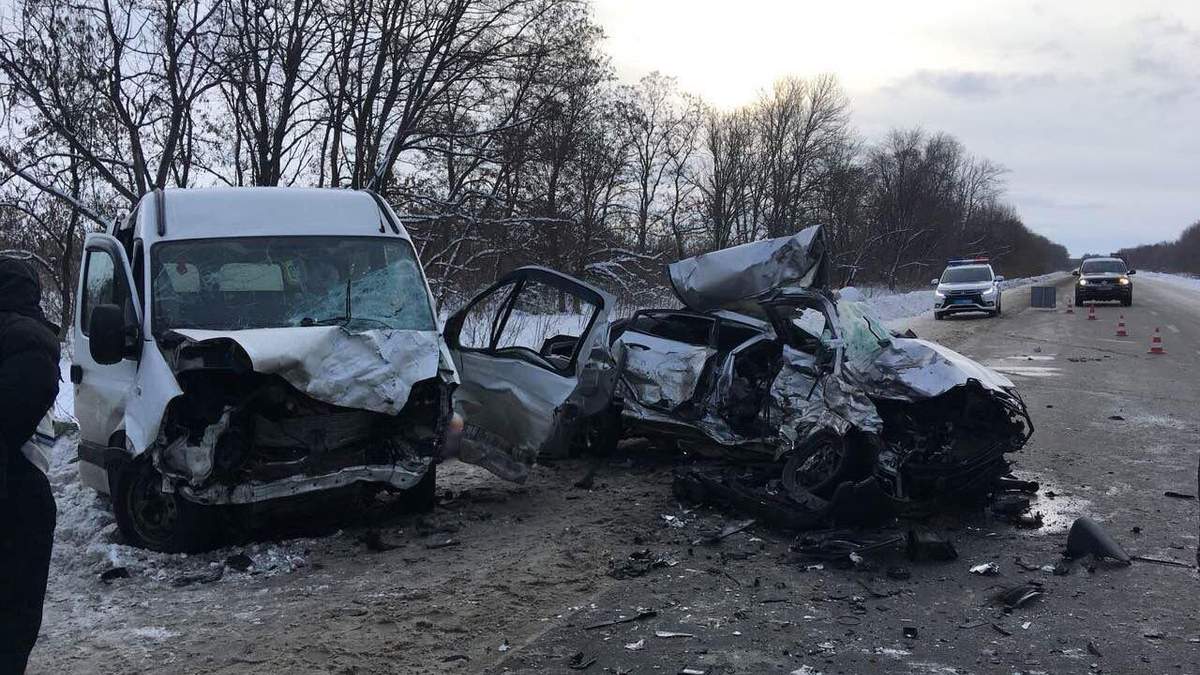 На Харьковщине в ужасном ДТП погибли четверо людей: фото с места аварии
