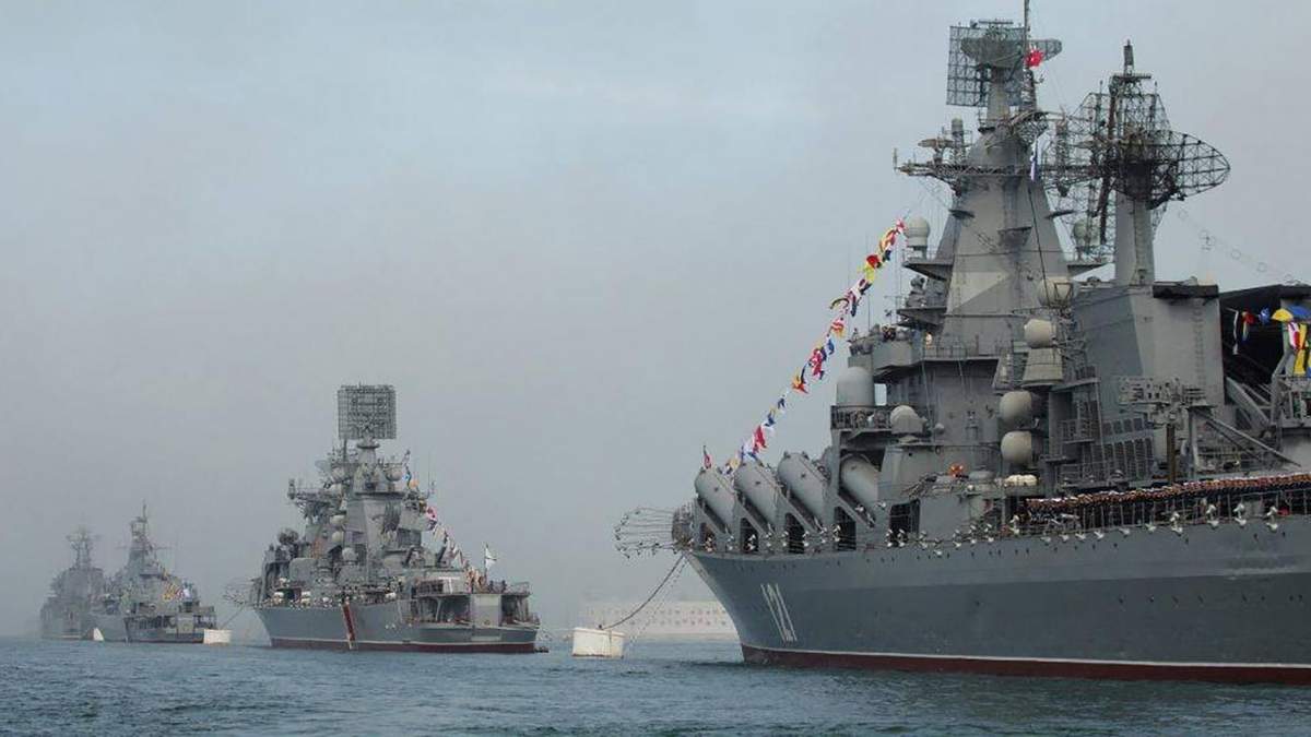 Все більше і більше: скільки кораблів Росія вже стягнула в Азовське море