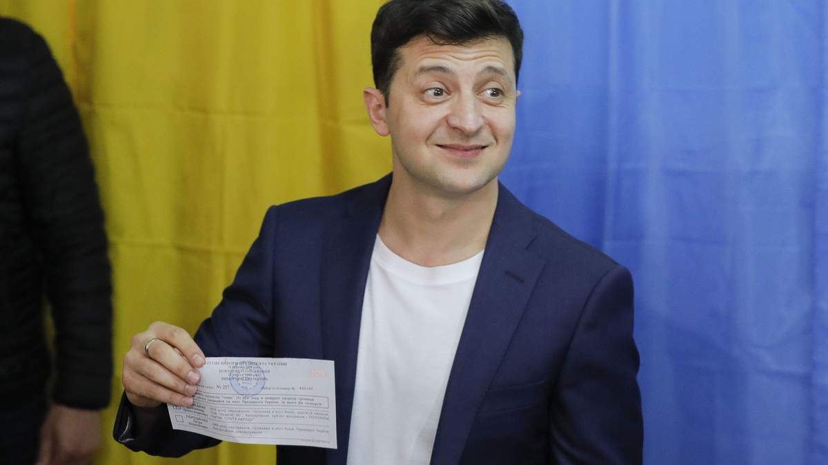 Зе-руйнівник: як саме актор зніс картковий будиночок української політики?