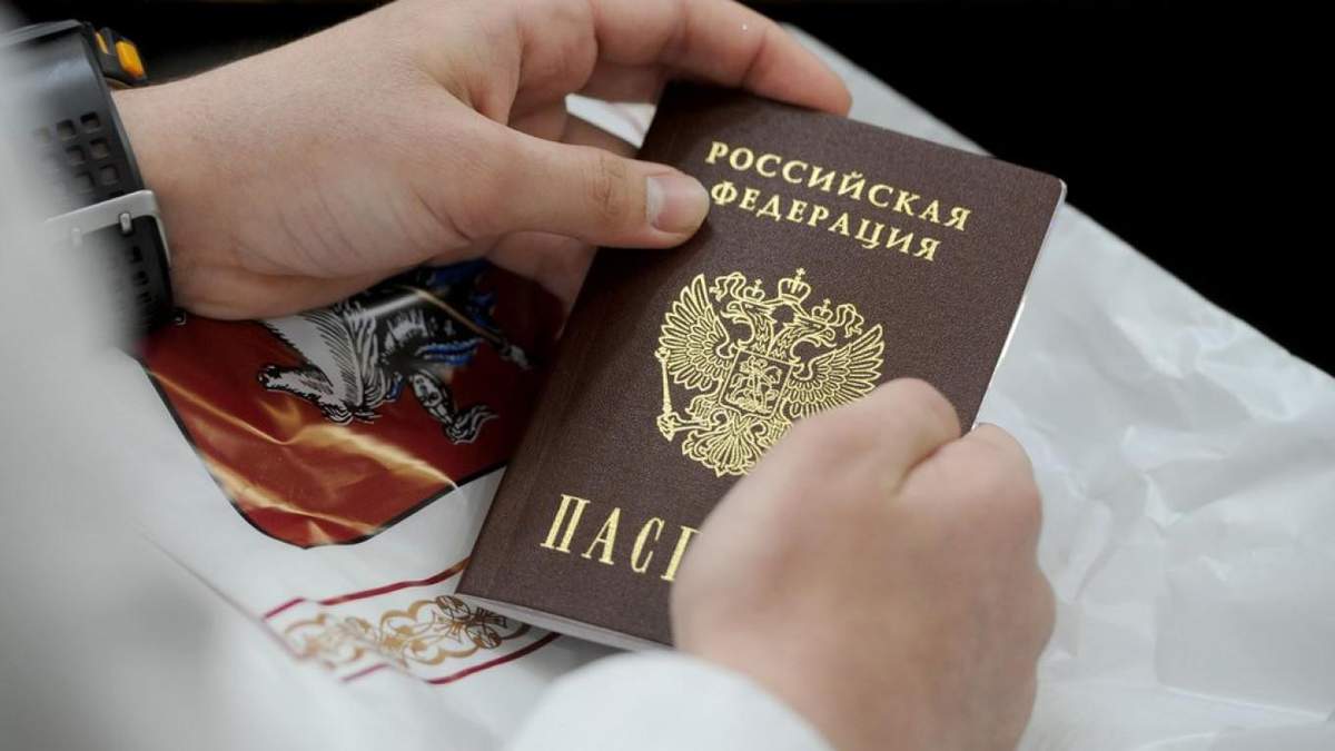 Кремль шантажує Зеленського паспортами Росії для українців, – The Guardian Кремль шантажує Зеленського паспортами Росії для українців, – The Guardian