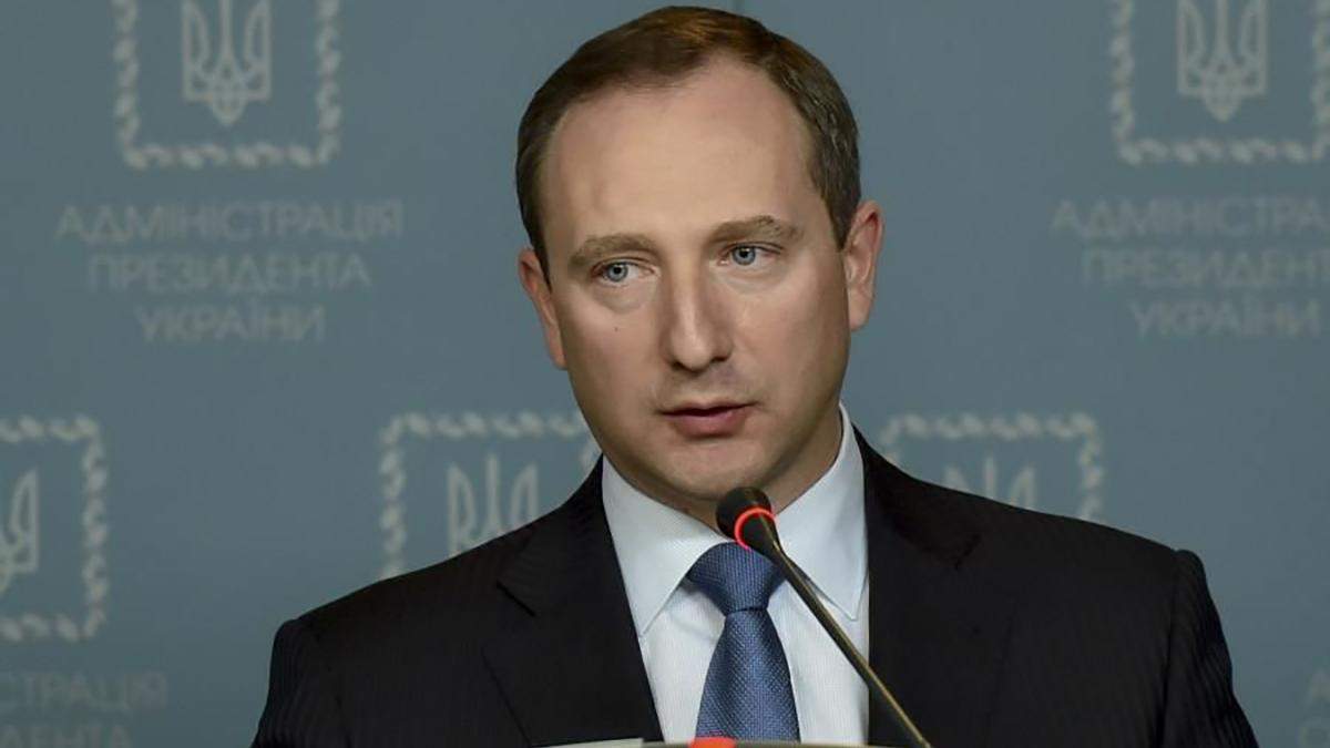 П'яте звільнення за день: глава АП Райнін йде у відставку