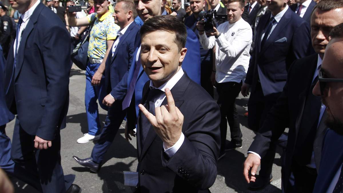 Влог Зеленского президент Украины запустил влог на YouTube